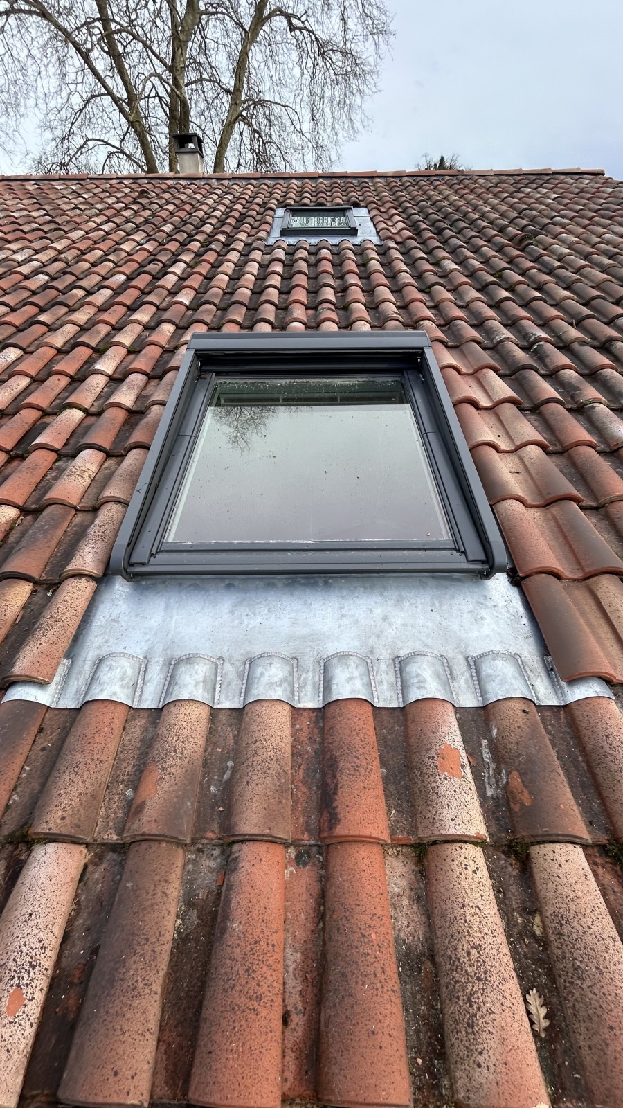 Entourages zinc ou rives sur mesure, optez pour la solution idéale et pérenne pour l’étanchéité de votre toiture 